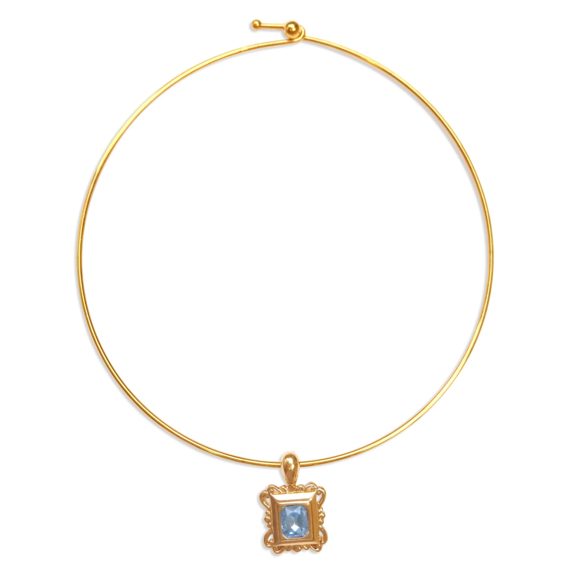 18k gold plated collar necklace with an interchangeable pendant of your choice, by Enleira. A necklace for every outfit.