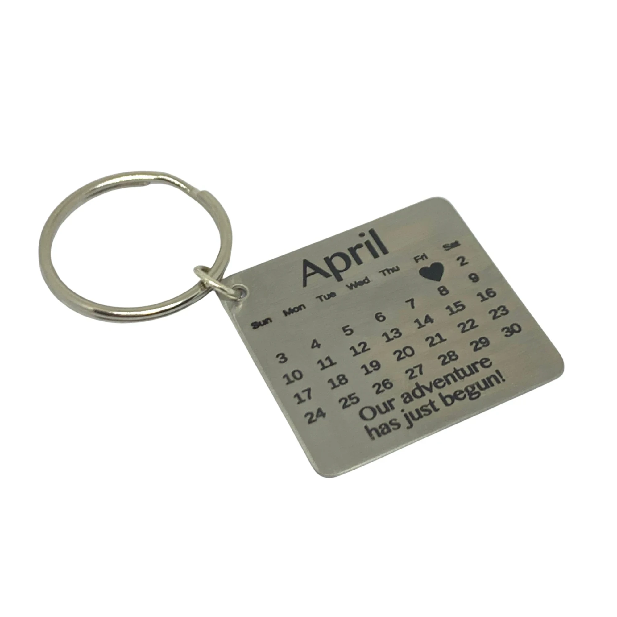 Custom engraved stainless steel calendar keychain with a heart marking a special date, by Enleira